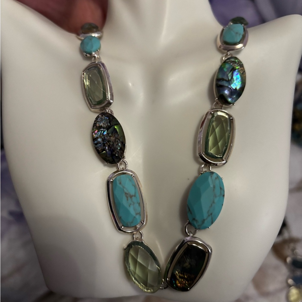 Elegant Turquoise and Silver Necklace